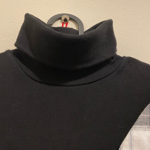 Korean Styled Unisex Vintage Autumn Winter Black White Turtleneck Sweater - Picture 5 of 5